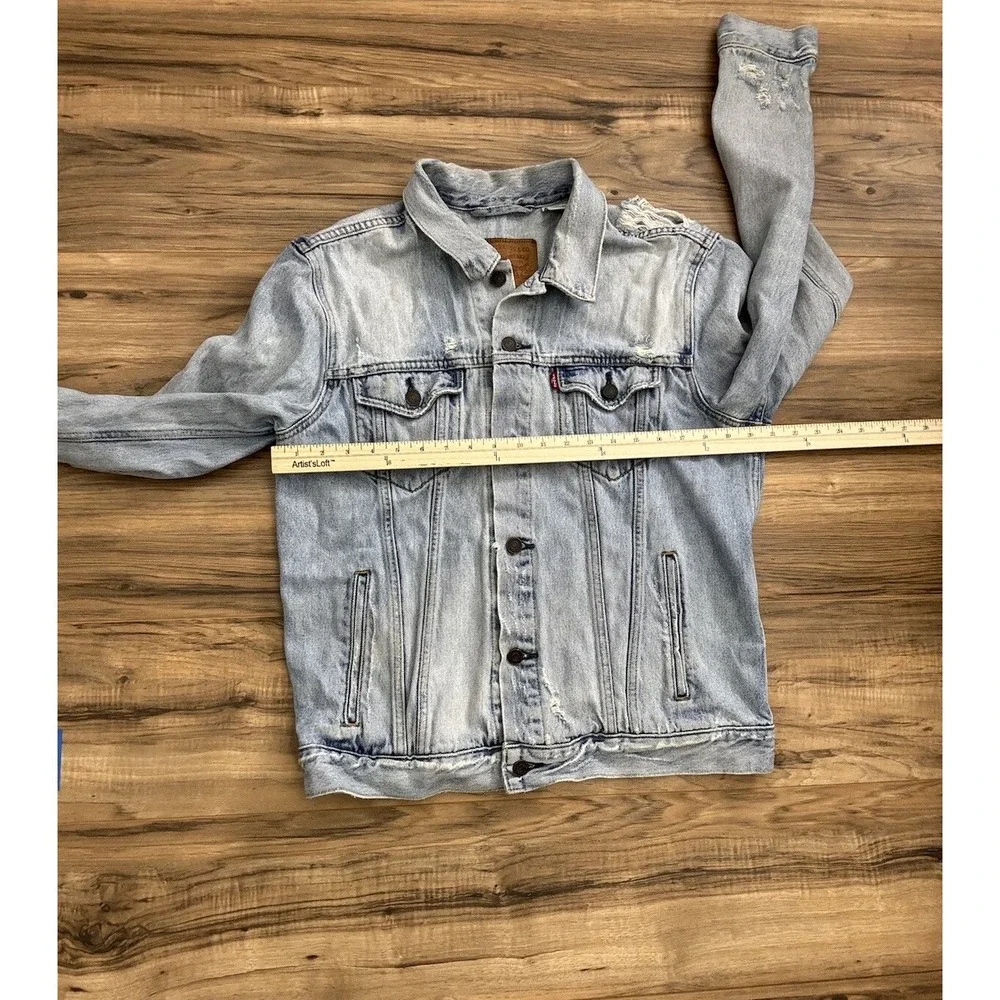 Men's Levi Strauss & Co. Button Up Jean Jacket Ripped Light‎ Wash Size Large
